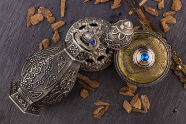 Gümüş oryantal Artisitc Arap Oud parfüm
