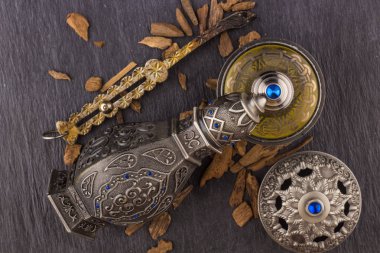 Gümüş oryantal Artisitc Arap Oud parfüm
