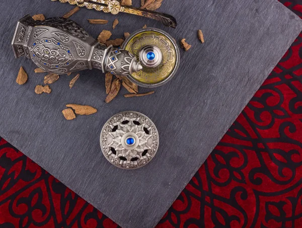 Prata Oriental Artístico Árabe Oud Perfume — Fotografia de Stock