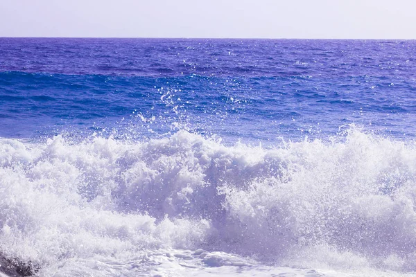 Seashore Waves and Mountain under the Sunshine in Matrouh, Egypt — Stock Photo, Image