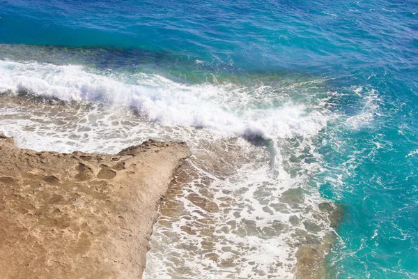 Seashore Waves and Mountain under the Sunshine in Matrouh, Egypt — Stock Photo, Image