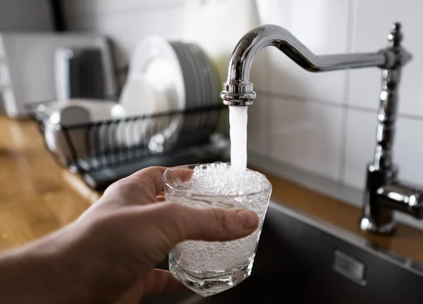 Potable Water Safe Drink Man Filling Glass Water Stainless Steel — Stock Photo, Image