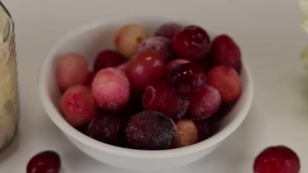 Chucrute Com Cranberries Ingredientes Para Sua Preparação Close Vista Lateral — Vídeo de Stock