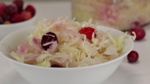 Olive oil is added to a plate with fermented cabbage with cranberries, close-up — Stock Footage Olive Oil Added Plate Fermented Cabbage Cranberries Close Video Clip