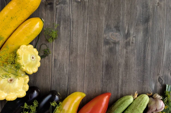 Calabacín, calabaza, berenjena, pimientos dulces, pepinos y eneldo — Foto de Stock