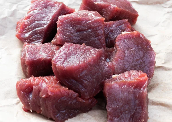 Lotes Pequenos Pedaços Carne Crua Fundo Papel Alimentício Close Imagem De Stock