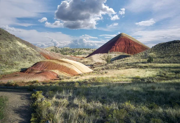 Incredible Red Gold Clay Pyramid Mounds Park Vegetation Hills Trees — 스톡 사진