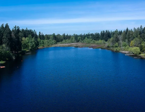 Lovely Lake Holm Site Acesso Água Primavera Com Floresta Circundante — Fotografia de Stock
