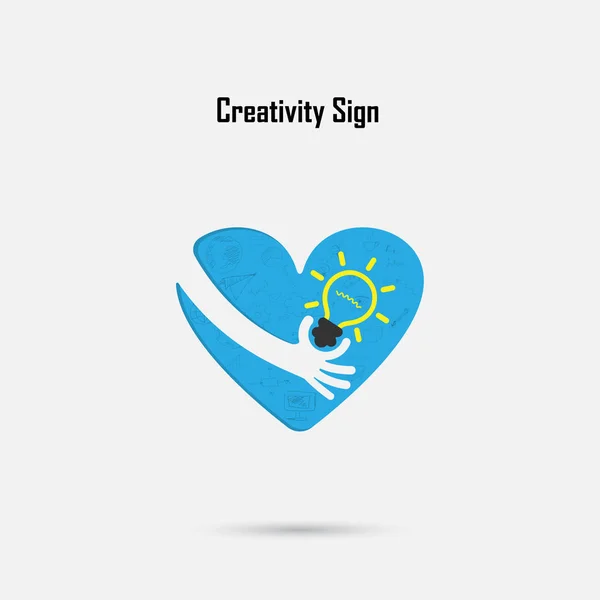 Ανθρώπινο χέρι, λάμπα φωτός και καρδιά Σχεδιασμός λογότυπου διάνυσμα με τον εγκέφαλο, l — Διανυσματικό Αρχείο
