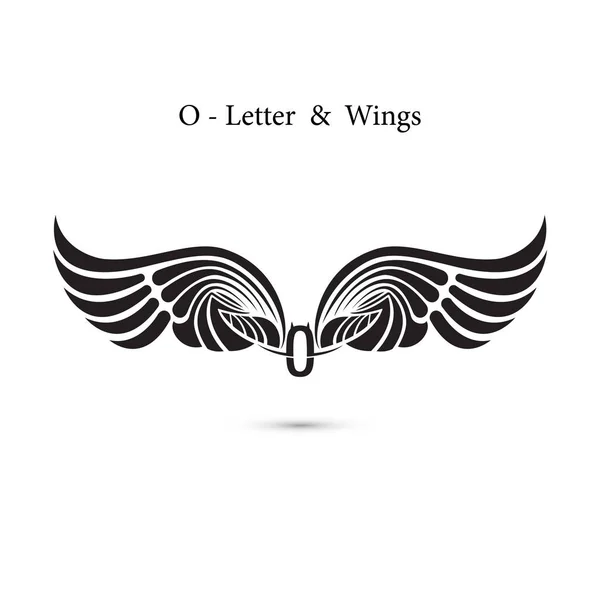 O-brief teken en engel vleugels. Monogram vleugel logo mockup. Classic — Stockvector