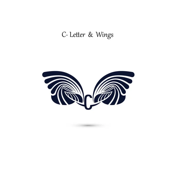 C-letter sign and angel wings.Modelo de logotipo do vetor asa monograma — Vetor de Stock