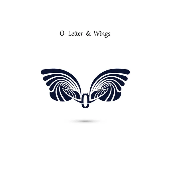O 字母标志和天使的翅膀。会标翼矢量标志模板 — 图库矢量图片