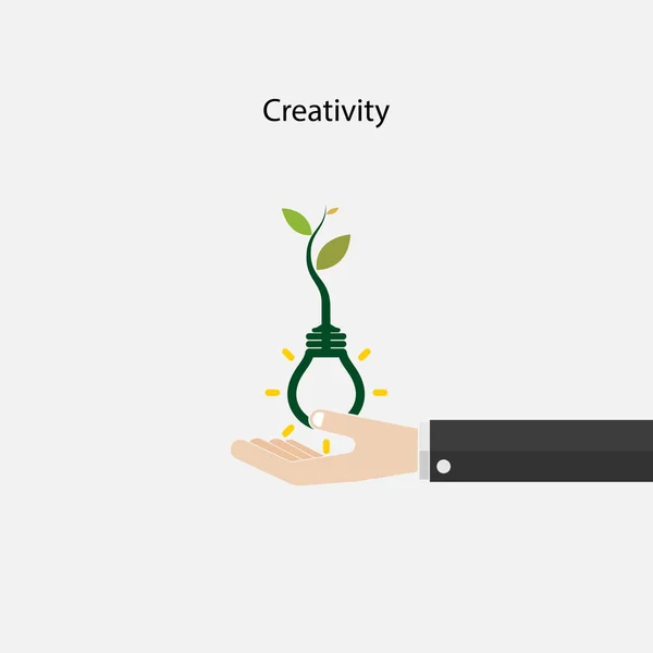 電球と人間の手のサインの中に成長を植物します。緑 ec — ストックベクタ