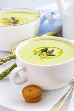 kremalı kuşkonmaz çorbası