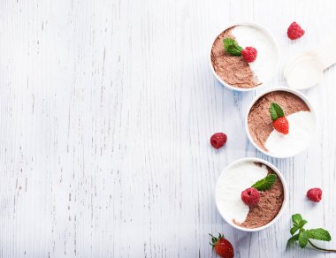 Çikolatalı vanilyalı dondurma. 