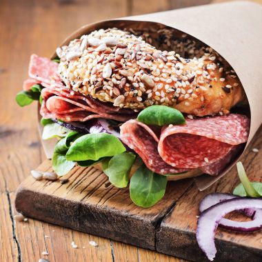 Simit salam ve soğan ile 