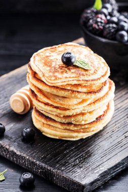 Ev yapımı krep yığını. 