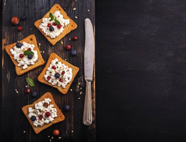 sandviç taze çilek ile