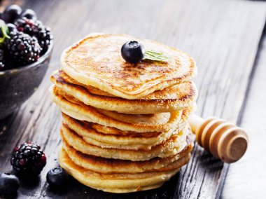 Ev yapımı krep yığını. 