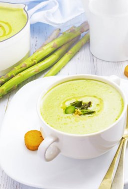 kremalı kuşkonmaz çorbası