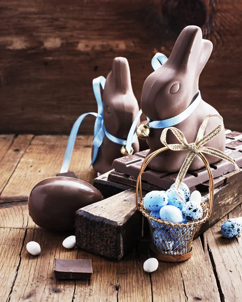 Csokoládé húsvéti tojások, nyulak — Stock Fotó