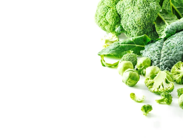 Beyaz zemin üzerine karışık lahana 