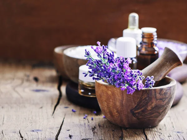 Flores de lavanda, óleos essenciais — Fotografia de Stock