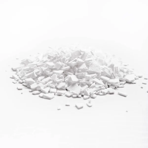 Küçük soluk mumsu katı