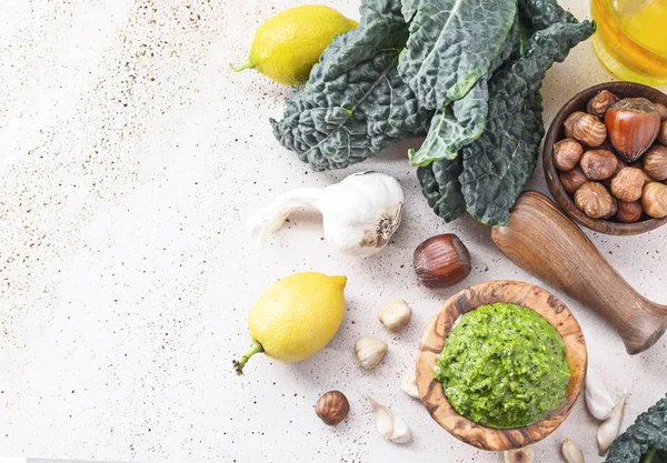  pesto ile kale ve kase fındık 