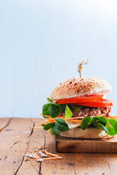 Savoureux hamburger à la dinde grillée — Photo