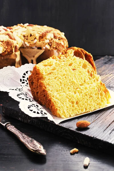 Fetta di Colomba - torta pasquale italiana — Foto Stock