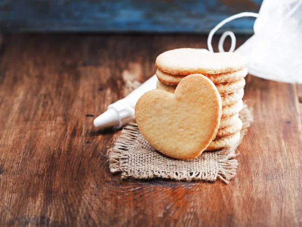 Cookies Valentine em formas de coração — Fotografia de Stock