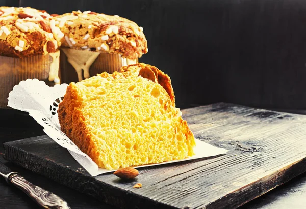 Colomba - olasz húsvéti torta szelet — Stock Fotó