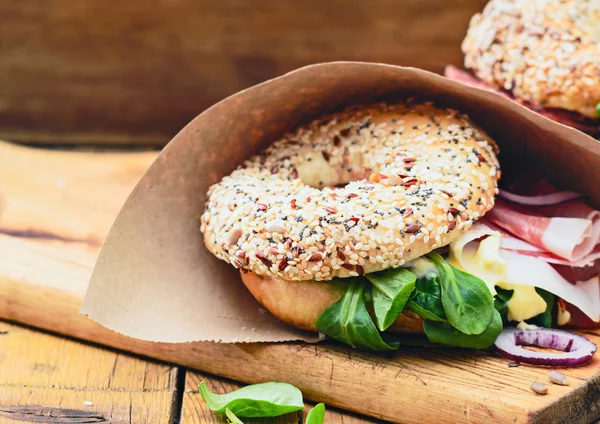 Bocadillos con jamón ahumado — Foto de Stock