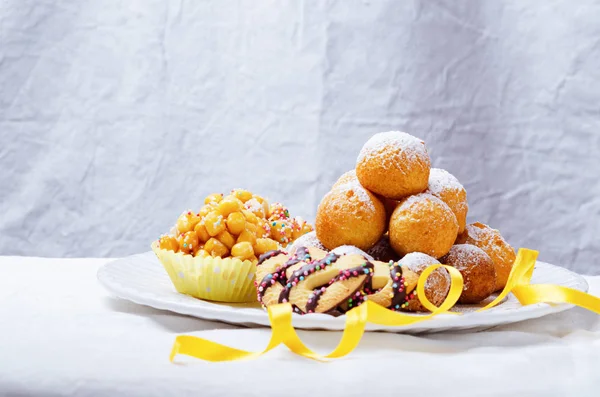 Traditional Carnival Italian Fritters Dusted Sugar Honey Sprinkles — Stock Photo, Image