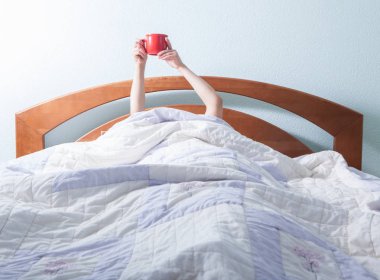 Sabah kahvesi yatakta.