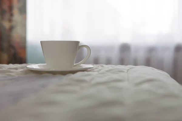 Ранкова Чашка Кави Фоні Ліжка Вікна — стокове фото