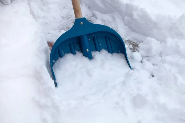 Очистка Снега Лопатой Зимний День — стоковое фото