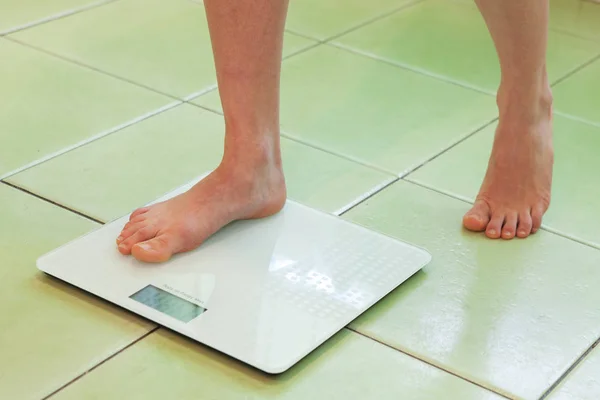 Benen Weegschaal Controleer Het Gewicht Afvallen — Stockfoto