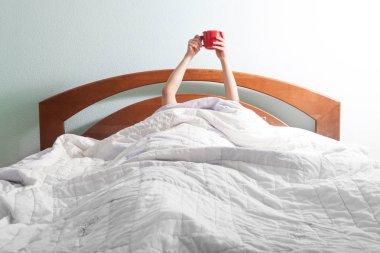 Sabah kahvesi yatakta.