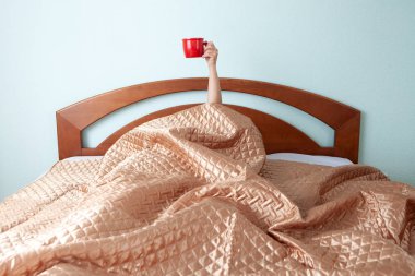 Sabah kahvesi yatakta.