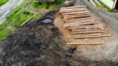 Rusya 'da küçük bir kereste fabrikasının üzerinde havadan uçuş. İnsansız hava aracı tarafından havadan ateş edildi.