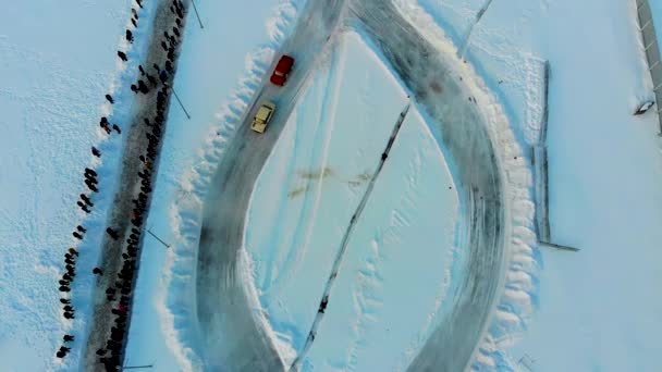 ロシア,サランスク- 2019/02/03:ラダでの冬のドリフト競技会の空中ショット — ストック動画