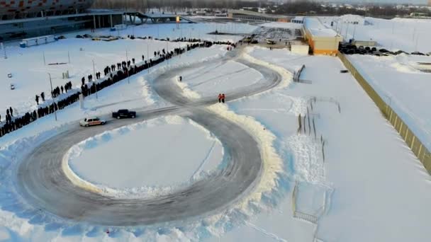 Saransk, Rusia - 02 / 03 / 2019: Aerial shot of winter drift competition on Lada — Vídeos de Stock