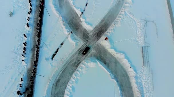 Saransk, Rusia - 02 / 03 / 2019: Aerial shot of winter drift competition on Lada — Vídeo de stock