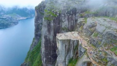 Minber Kayası üzerinde insansız hava aracı uçuşu, Vaiz koltuğu, Preikestolen, Norveç