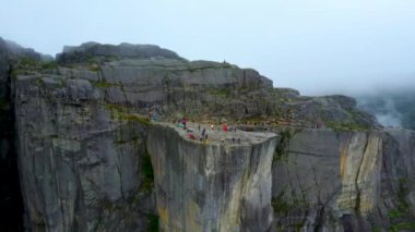 Minber Kayası üzerinde insansız hava aracı uçuşu, Vaiz koltuğu, Preikestolen, Norveç