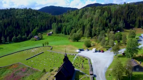 Drohnenaufnahme der berühmten Stabkirche von Eidsborg, Norwegen — Stockvideo