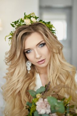 Güzel bir gelinin portresi. Fotoğraf saç stilleri ve makyaj