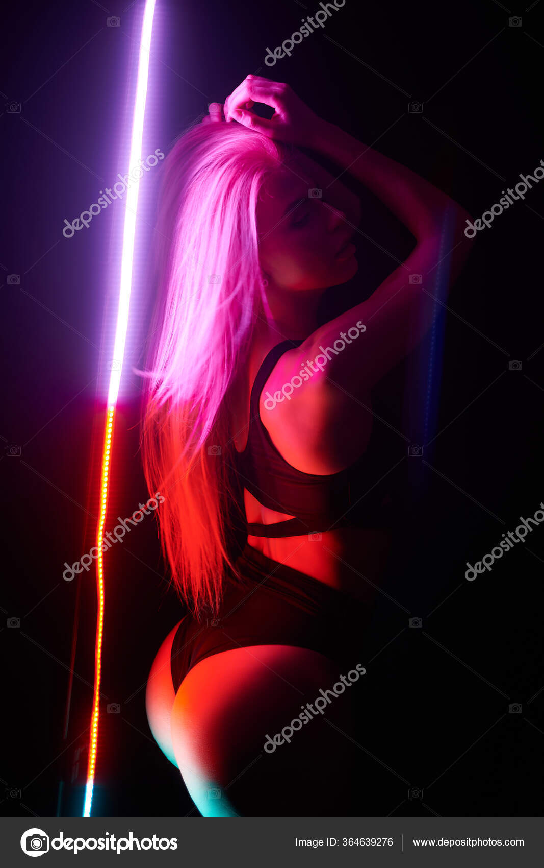 Girl in all black club pole dance